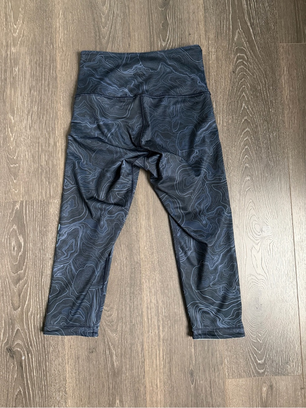 Peloton Crop Leggings Patterned High-Rise Performance Capris Blue Topographic - Picture 6 of 6